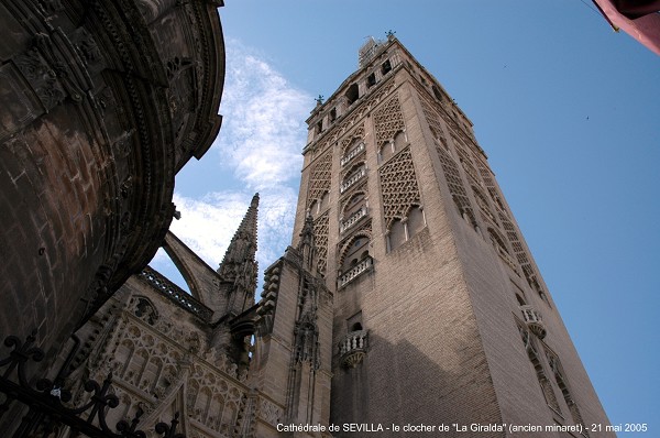Fiche média no. 44835 SEVILLA (Andalucia) – La Cathédrale, connue sous le nom de « GIRALDA » (pour la statue-girouette qui couronne le clocher édifié au sommet du minaret du XIIe siècle), construite à partir de 1401 cette cathédrale est l'un des plus vastes édifices gothiques du monde