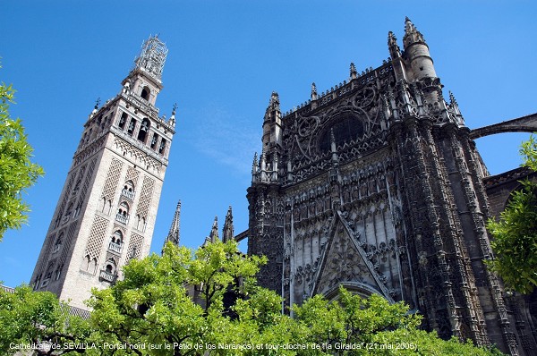 Fiche média no. 44836 SEVILLA (Andalucia) – La Cathédrale, connue sous le nom de « GIRALDA » (pour la statue-girouette qui couronne le clocher édifié au sommet du minaret du XIIe siècle), construite à partir de 1401 cette cathédrale est l'un des plus vastes édifices gothiques du monde