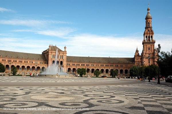 Fiche média no. 44931 SEVILLA (Andalucia) – « Plaza de España », cet édifice monumental constituait le pavillon principal de l'Exposition ibéro-américaine de 1929