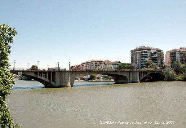 Fiche média no. 44574 SEVILLA (Andalucia) – Pont de San-Telmo, en aval du pont Isabel II (pont de Triana),construit en 1931, il met en liaison les quartiers El Arenal et Triana