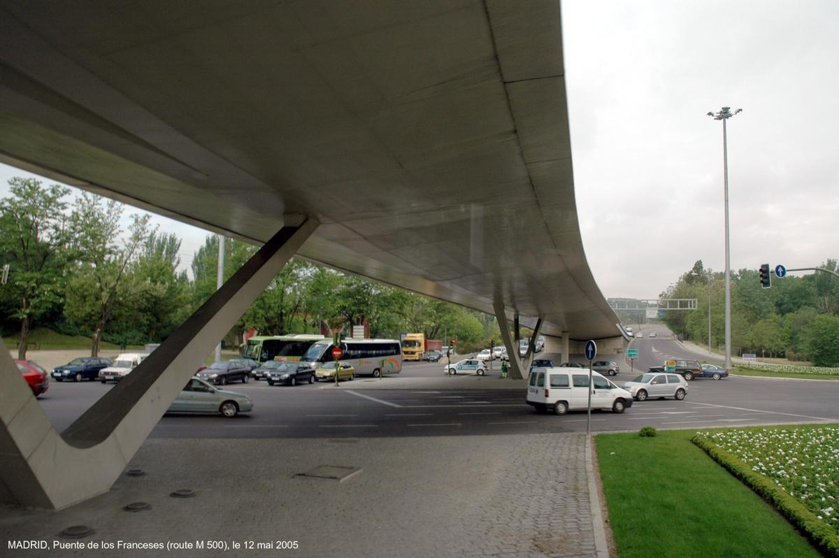 Fiche média no. 47392 MADRID – «Puente de Franceses», ce pont, qui enjambe «Avenida de Valladolid» et le rio Manzanares, est le début de la «Carretera de Castilla» (route M 500)