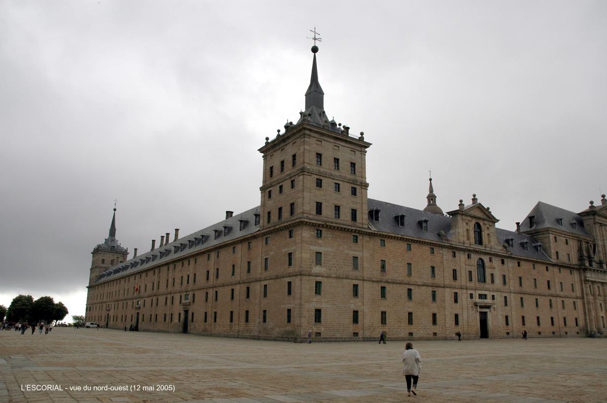 Fiche média no. 45636 EL ESCORIAL (Madrid) – Monastère et Palais royal, construit au XVIè siècle, dans un style très austère voulu par Felipe II (dynastie des Habsbourg, fils de Charles Quint)