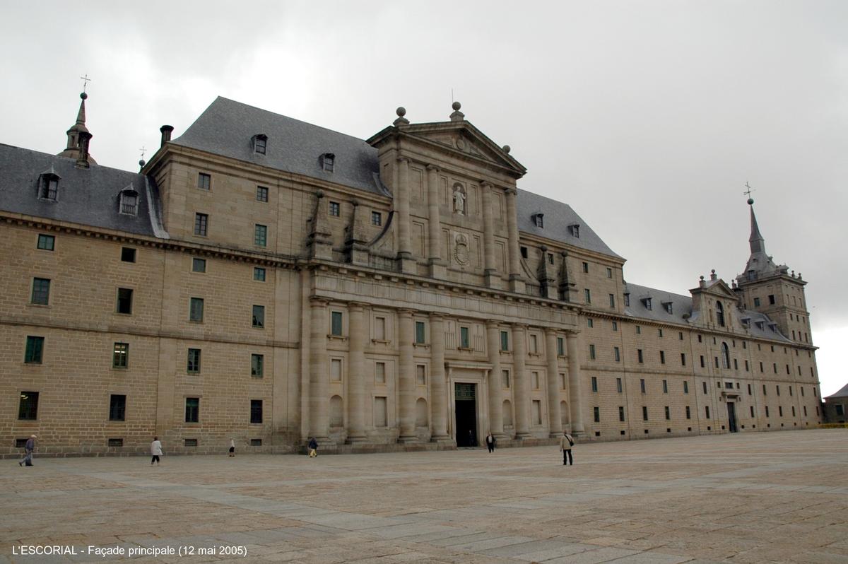 Fiche média no. 45638 EL ESCORIAL (Madrid) – Monastère et Palais royal, construit au XVIè siècle, dans un style très austère voulu par Felipe II (dynastie des Habsbourg, fils de Charles Quint)