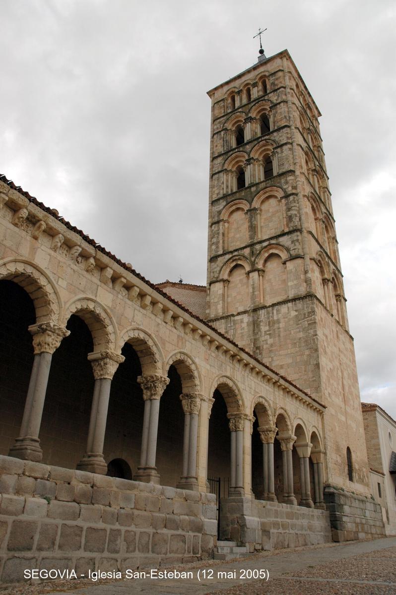SEGOVIA (Castilla y León) – Eglise San Esteban, cet édifice de style roman possède un élégant clocher à 5 étages 