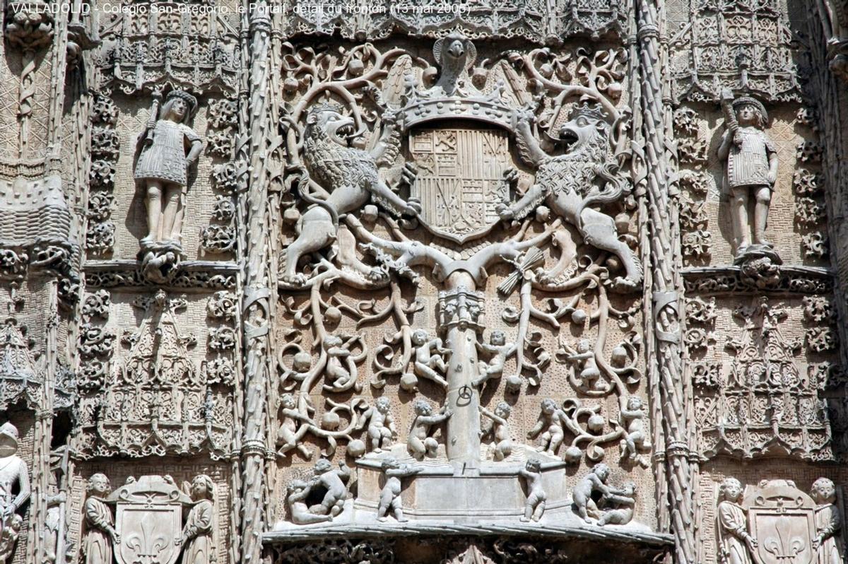 Fiche média no. 47308 VALLADOLID (Castilla y León) – «Colegio de San Gregorio», cet édifice à la riche façade de style gothique hispano-flamand est de la fin du XVe siècle. En travaux de restauration jusqu'en 2006, il accueille en temps normal le Musée National de la Sculpture
