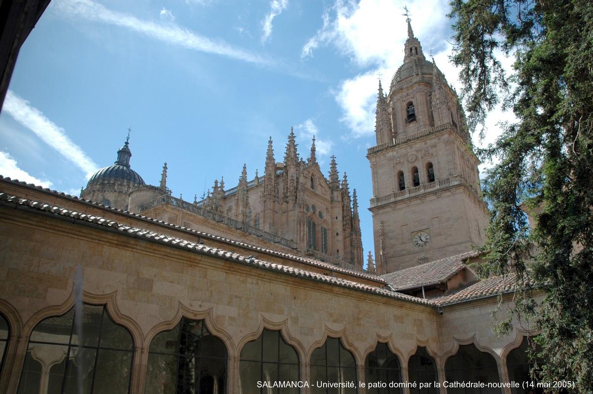 Fiche média no. 45556 SALAMANCA (Castilla y León) – Université, fondée en 1218, ce sont les bâtiments historiques de l'une des plus vieilles Universités d'Europe