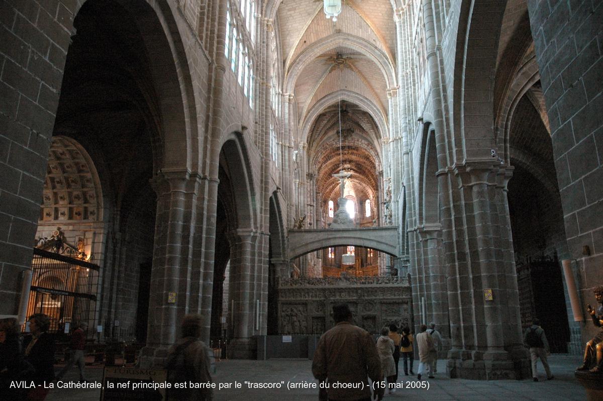 Fiche média no. 44455 AVILA (Castille y León) – La Cathédrale, commencée au XIIe siècle dans un style roman tardif, sa construction s'est terminée au XVIe siècle selon le plan des premières cathédrales gothiques espagnoles