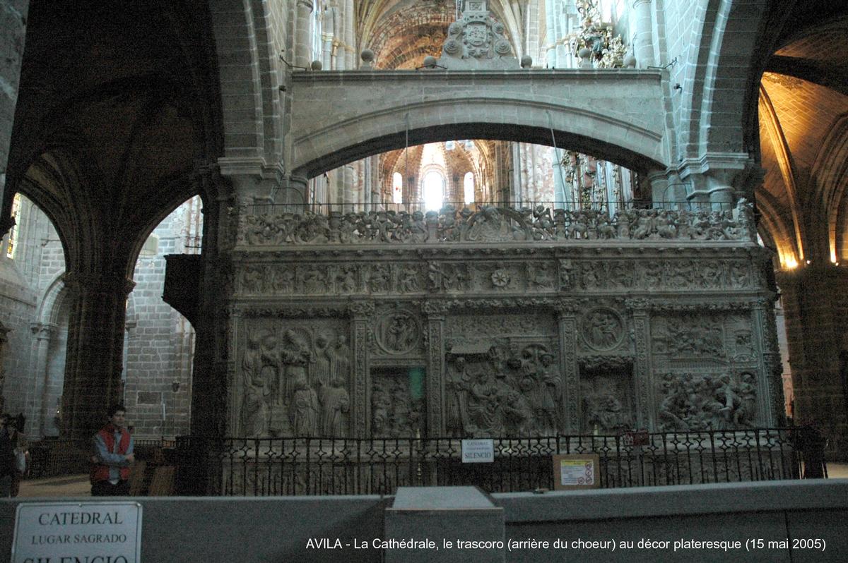 Fiche média no. 44456 AVILA (Castille y León) – La Cathédrale, commencée au XIIe siècle dans un style roman tardif, sa construction s'est terminée au XVIe siècle selon le plan des premières cathédrales gothiques espagnoles