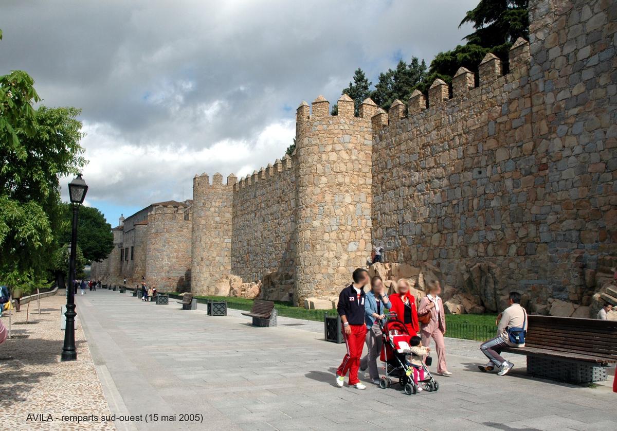 Fiche média no. 43816 AVILA (Castille y León) – Les Remparts, ils comportent 88 tours réparties sur 2,5 km, ce sont les remparts médiévaux les mieux conservés d'Europe