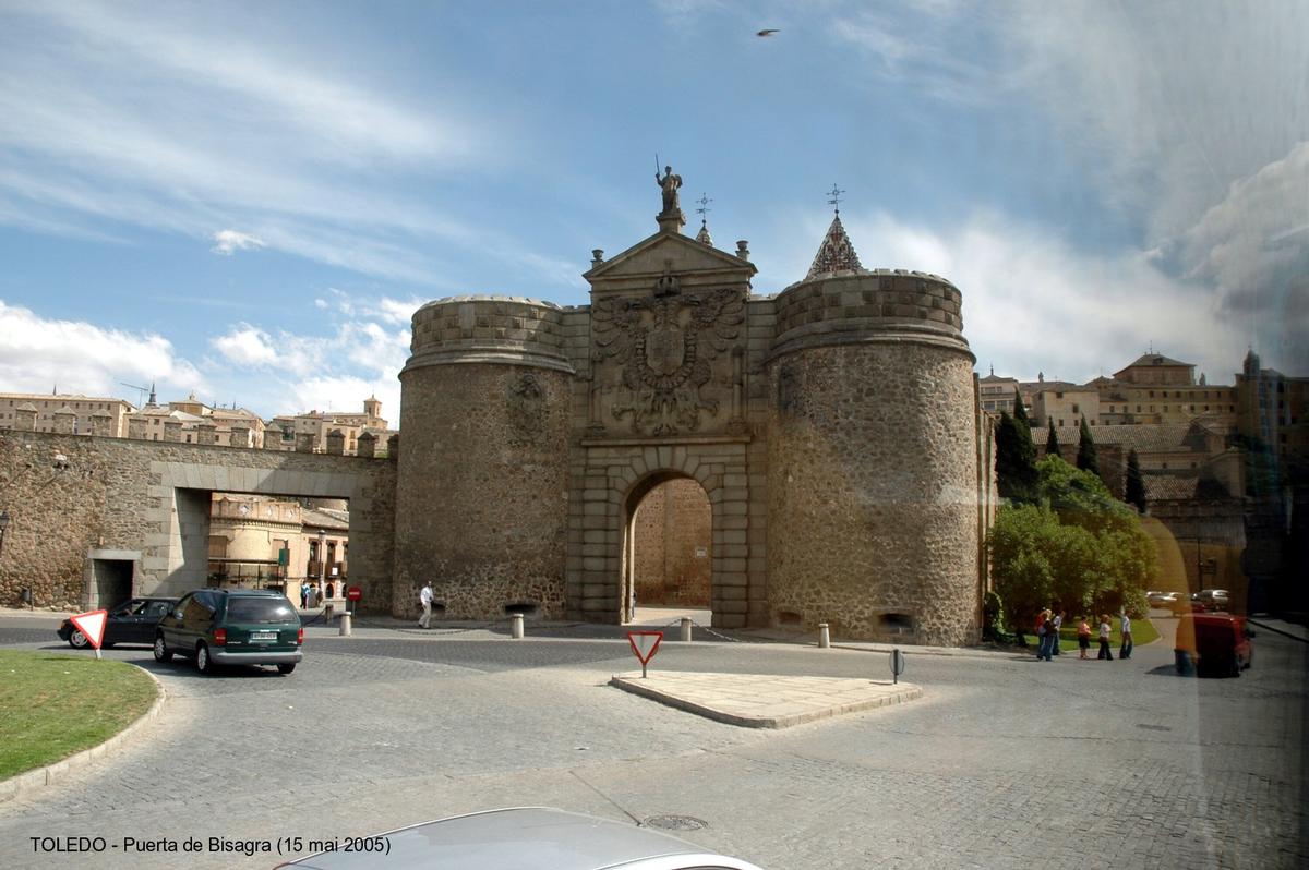 TOLEDO (Castilla-La Mancha) – Porte de Bisagra, reconstruite au XVIe 