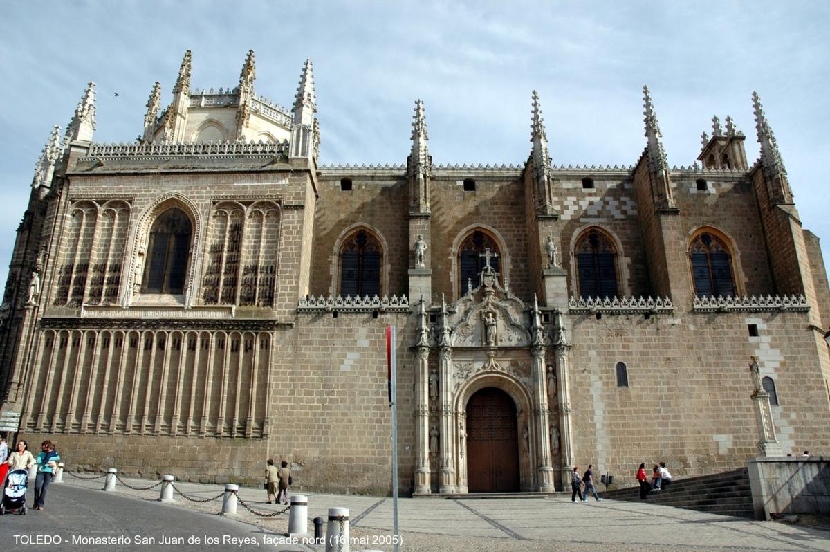 Fiche média no. 46520 TOLEDO (Castilla-La Mancha) – Monastère de «San Juan de los Reyes», construit au XVe dans le style gothique avec apport de mudéjar. Le cloître de style gothique flamboyant est l'un des plus beaux d'Espagne