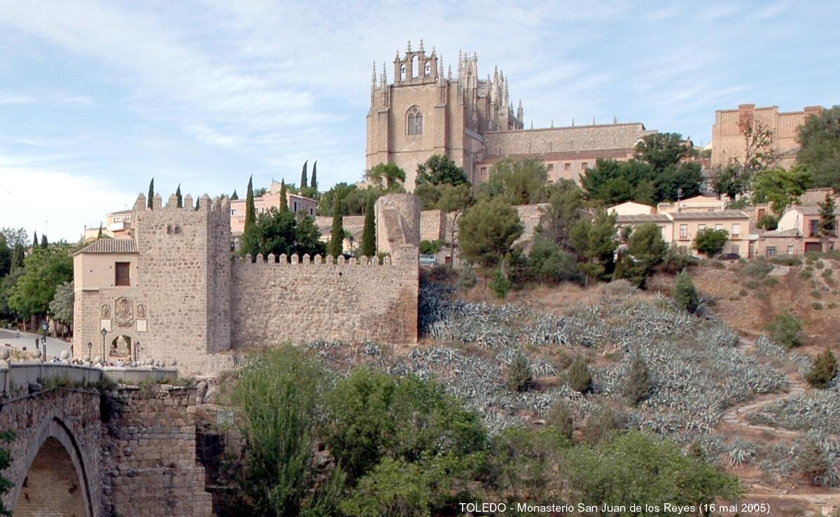 Fiche média no. 46521 TOLEDO (Castilla-La Mancha) – Monastère de «San Juan de los Reyes», construit au XVe dans le style gothique avec apport de mudéjar. Le cloître de style gothique flamboyant est l'un des plus beaux d'Espagne
