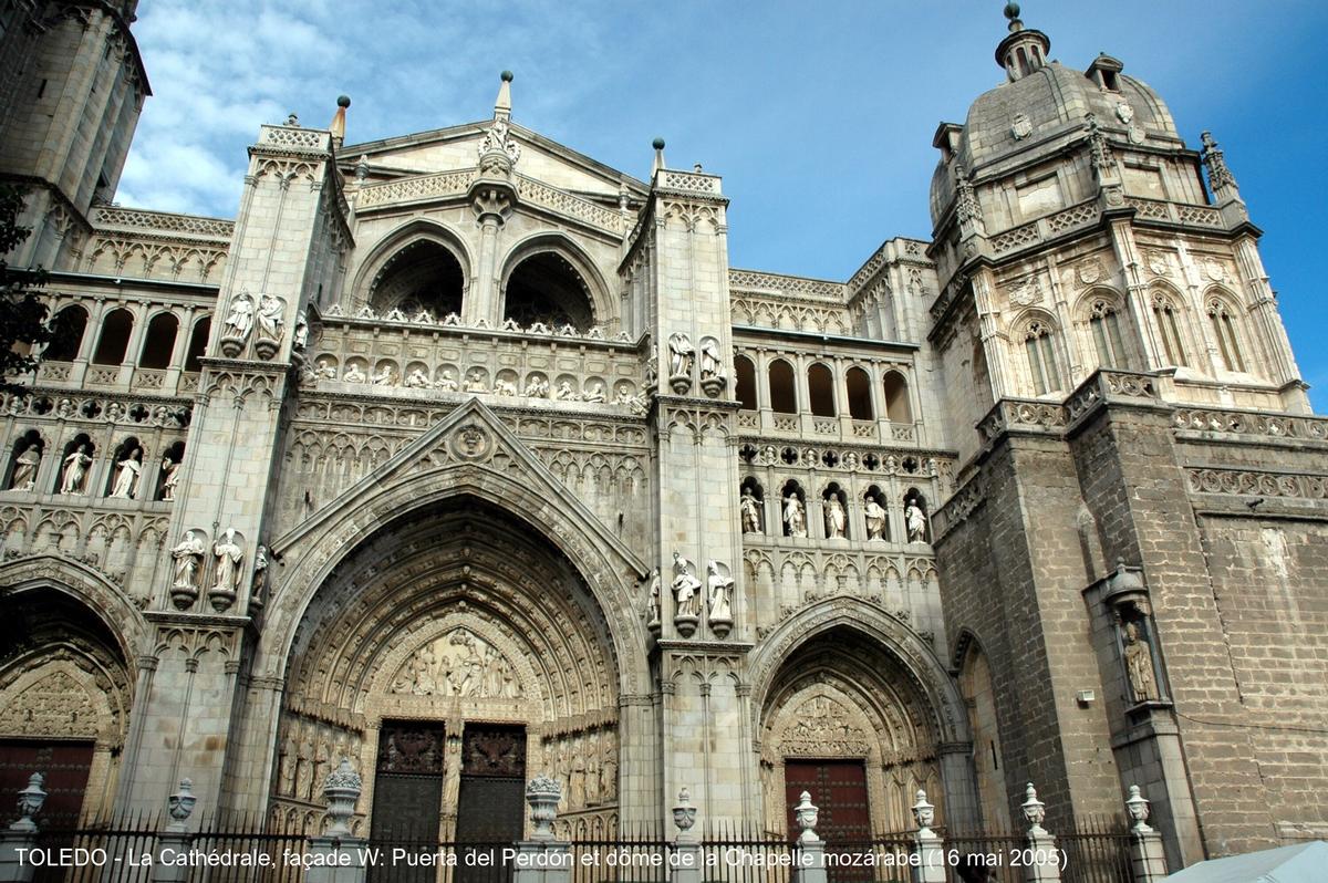 Fiche média no. 42815 TOLEDO (Castilla-La Mancha) – Cathédrale primatiale (XIIIe au XVe siècle), la façade principale (Ouest) est disymétrique, avec une seule tour- clocher, cette caractéristique est également très fréquente en Espagne