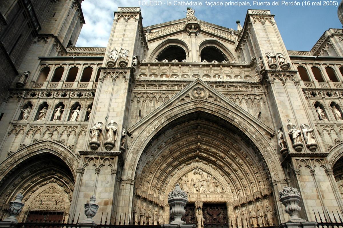Fiche média no. 42817 TOLEDO (Castilla-La Mancha) – Cathédrale primatiale (XIIIe au XVe siècle), la façade principale (Ouest) est disymétrique, avec une seule tour- clocher, cette caractéristique est également très fréquente en Espagne