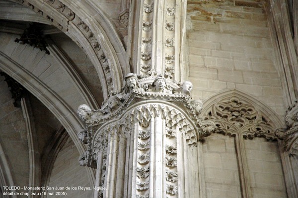 Fiche média no. 46524 TOLEDO (Castilla-La Mancha) – Monastère de «San Juan de los Reyes», construit au XVe dans le style gothique avec apport de mudéjar. Le cloître de style gothique flamboyant est l'un des plus beaux d'Espagne
