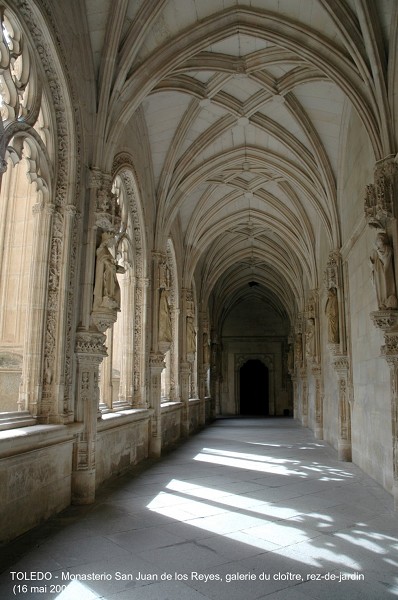 Fiche média no. 46525 TOLEDO (Castilla-La Mancha) – Monastère de «San Juan de los Reyes», construit au XVe dans le style gothique avec apport de mudéjar. Le cloître de style gothique flamboyant est l'un des plus beaux d'Espagne