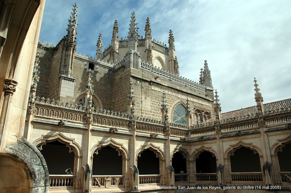 Fiche média no. 46530 TOLEDO (Castilla-La Mancha) – Monastère de «San Juan de los Reyes», construit au XVe dans le style gothique avec apport de mudéjar. Le cloître de style gothique flamboyant est l'un des plus beaux d'Espagne