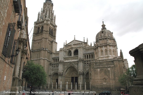 Fiche média no. 42814 TOLEDO (Castilla-La Mancha) – Cathédrale primatiale (XIIIe au XVe siècle), la façade principale (Ouest) est disymétrique, avec une seule tour- clocher, cette caractéristique est également très fréquente en Espagne