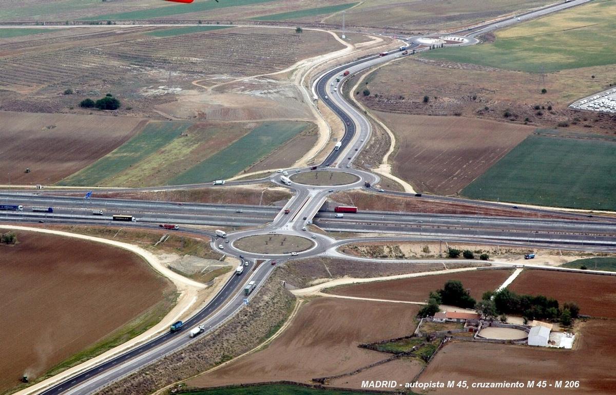 Autoroute M 45, diffuseur n° 21 au km 31,9, commune San Fernando de Henarès (Madrid), croisement M 45 – M 206 