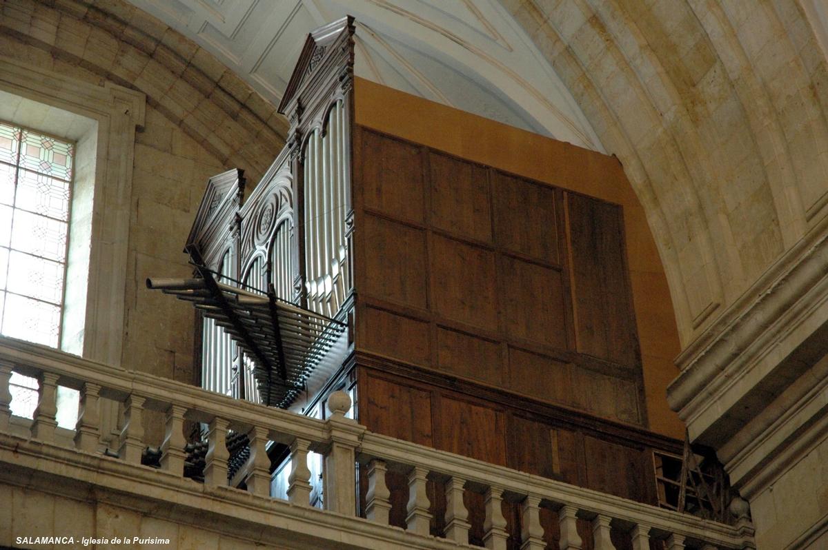 SALAMANQUE (Castille et Leon) – Eglise de « la Purisima », orgue de tribune 
