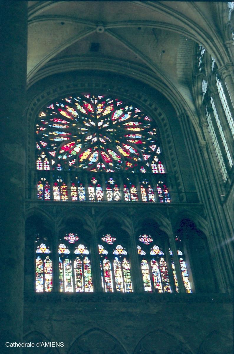 AMIENS (80,Somme) – Cathédrale Notre-Dame, le transept, bras sud 