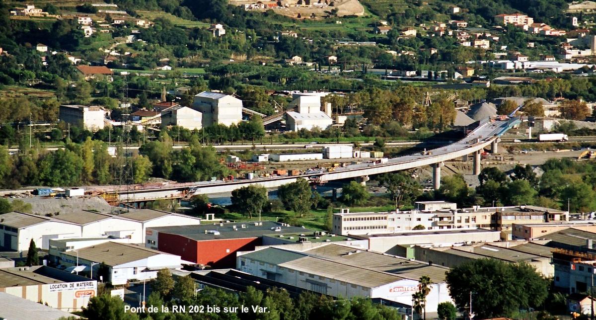 Pont de Saint-Isidore (06, Alpes-Maritimes) – Le gros-oeuvre de l'ouvrage «OA1» de franchissement du Var, pour la RN 202 bis, est terminé 