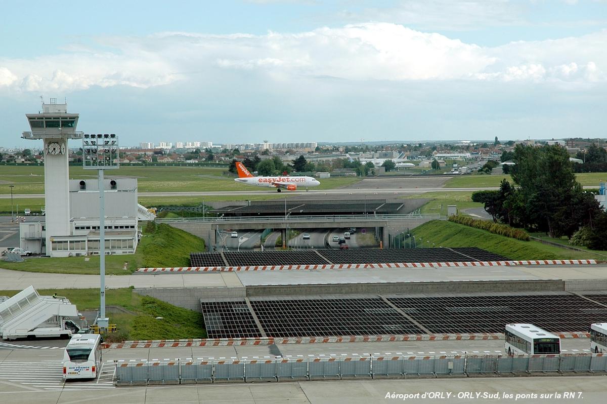 Orly Airport - Taxiway bridges across RN 7 