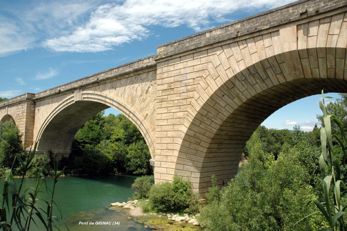 GIGNAC (34, Hérault) – Le pont de la RN 109 sur l'Hérault 