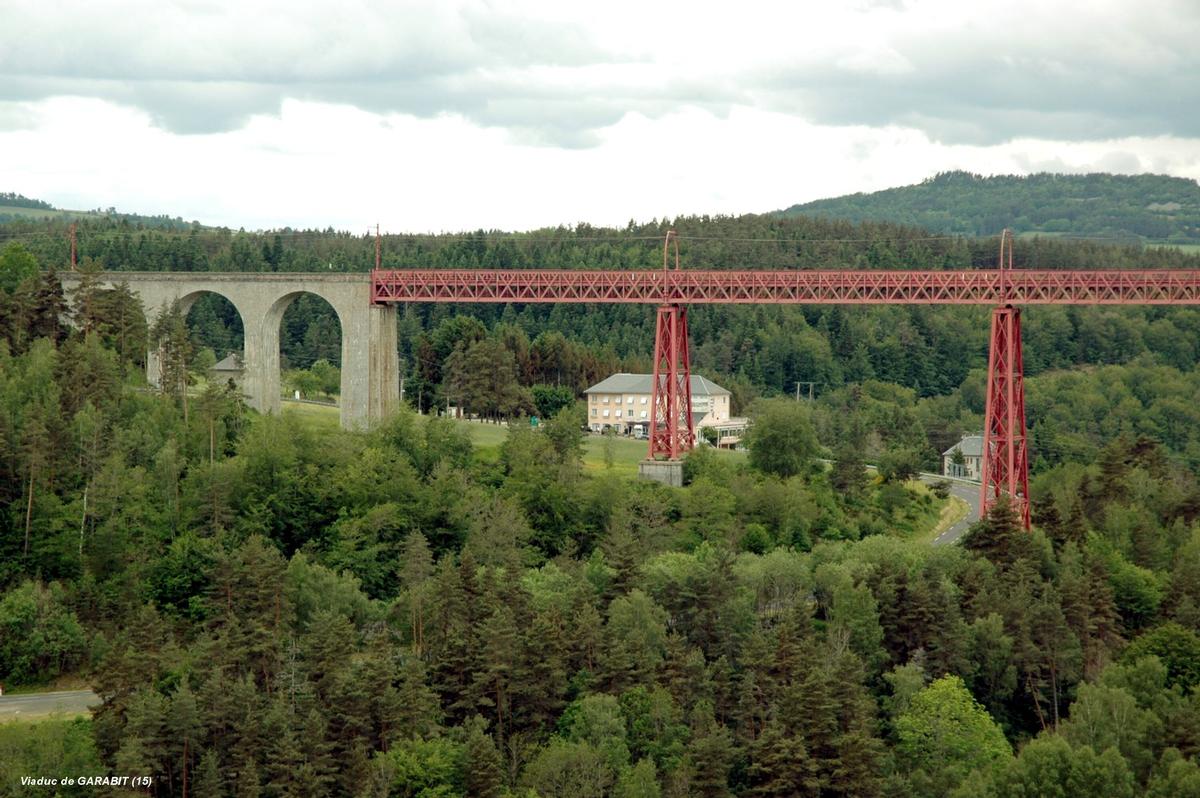 Viaduc de GARABIT (15,Cantal), extrémité de l'ouvrage sur la rive gauche 