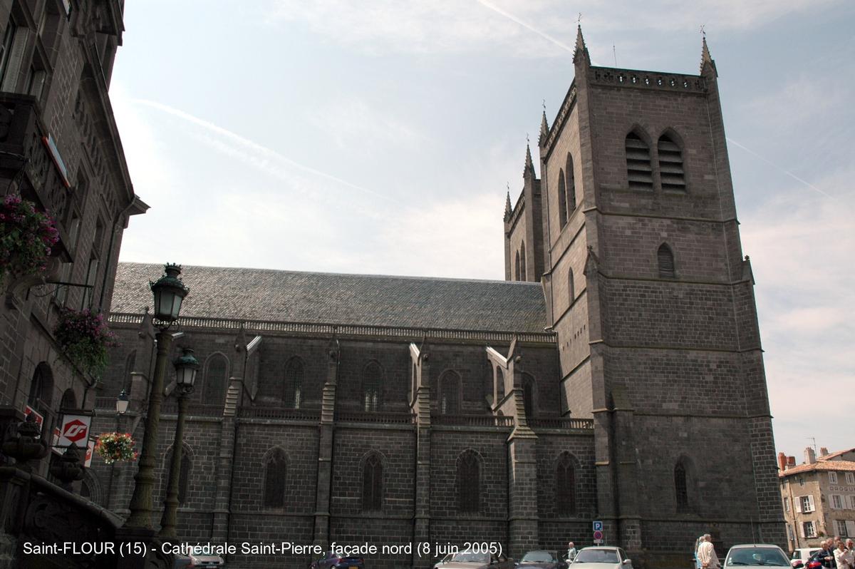 Fiche média no. 43069 Saint-FLOUR (15) – Cathédrale Saint-Pierre, cette église a été bâtie aux 14e et 15e siècles dans le style gothique, un style inhabituel dans la région