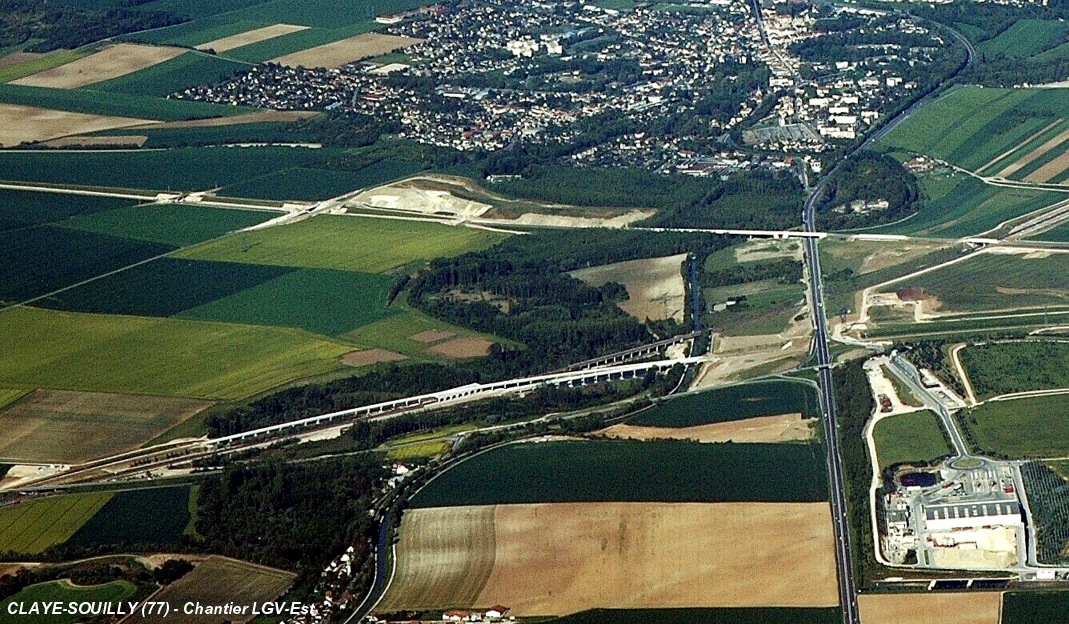 Fiche média no. 97545 CLAYE-SOUILLY (77410, Seine-et-Marne) – Chantier LGV-Est, franchissement du canal de l'Ourcq et de la route N 3, croisement de la LGV-Est et de la LGV d'interconnexion de Paris avec bretelles de raccordement