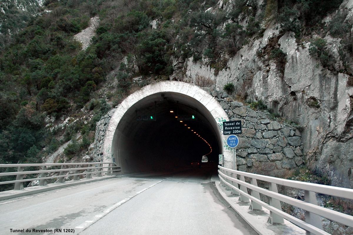 Fiche média no. 56745 Commune de Malaussène (06, Alpes-Maritimes) – Tunnel du Reveston, longueur 330 m, tête d'ouvrage nord, RN 1202 (voie « descendante » de la RN 202)