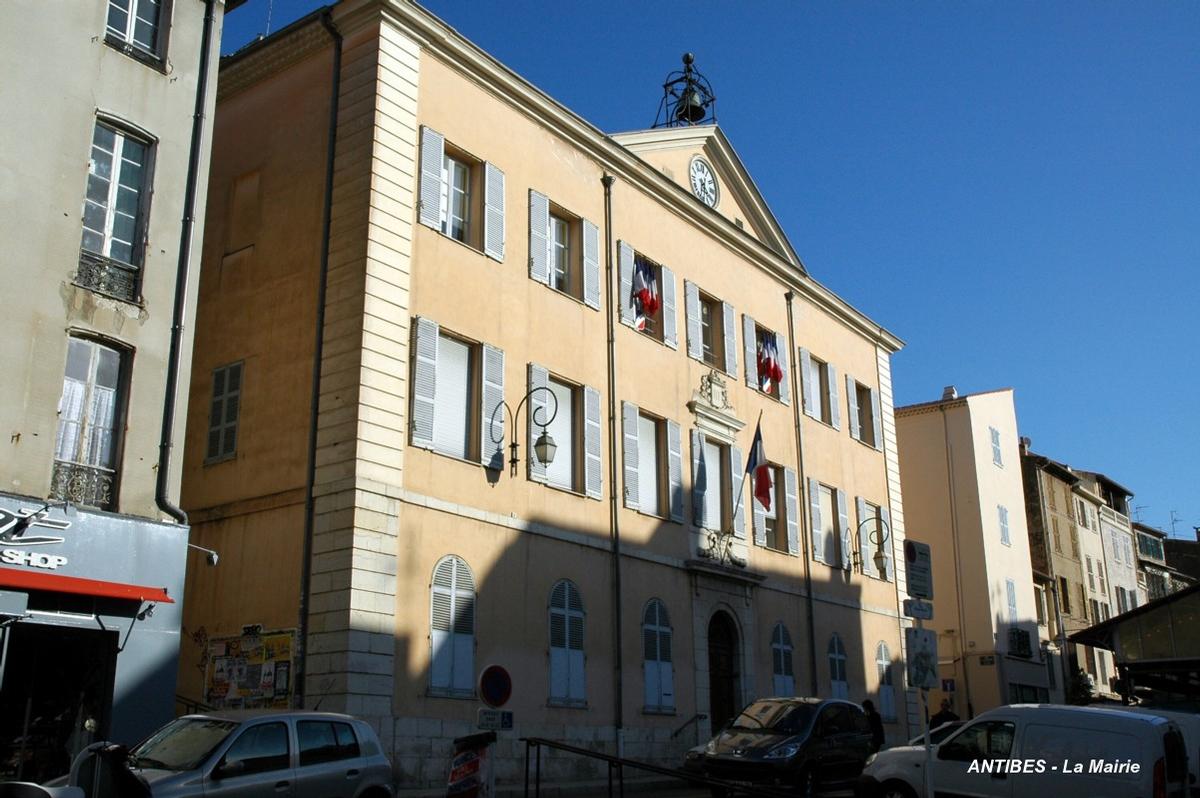ANTIBES (06, Alpes-Maritimes) – Hôtel-deVille, façade principale sur le Cours Masséna 
