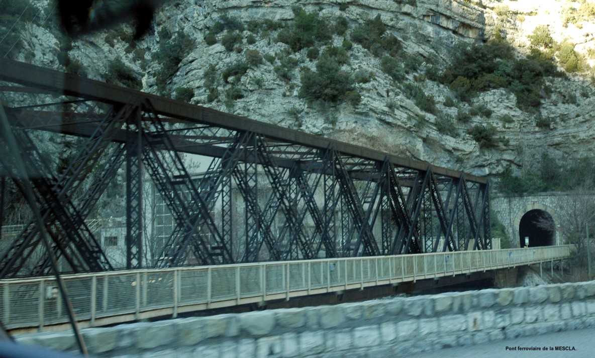Communes d'Utelle et de Malaussène (06, Alpes-Maritimes) – Pont ferroviaire de la Mescla, sur le fleuve Var 