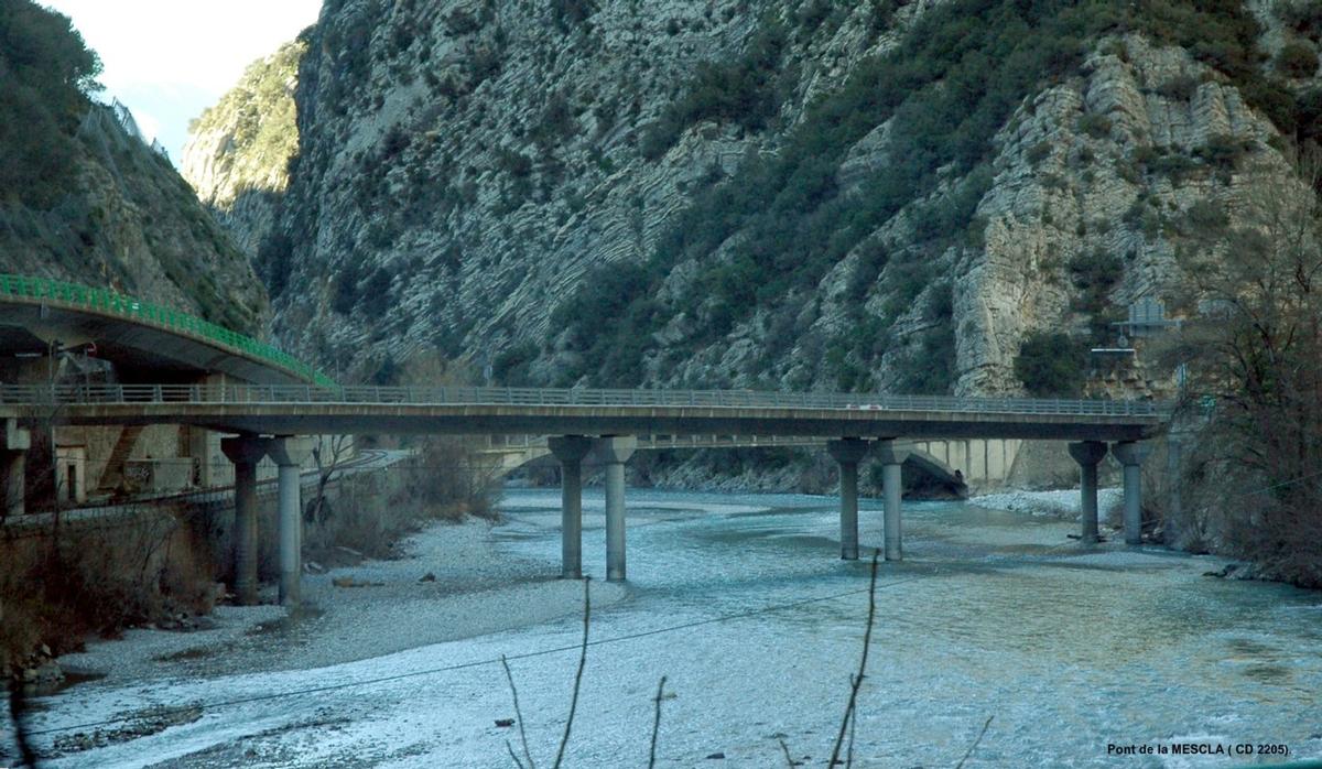 Communes d'Utelle et de Malaussène (06, Alpes-Maritimes) – Pont de la Mescla, sur le fleuve Var, pour le CD 2205 