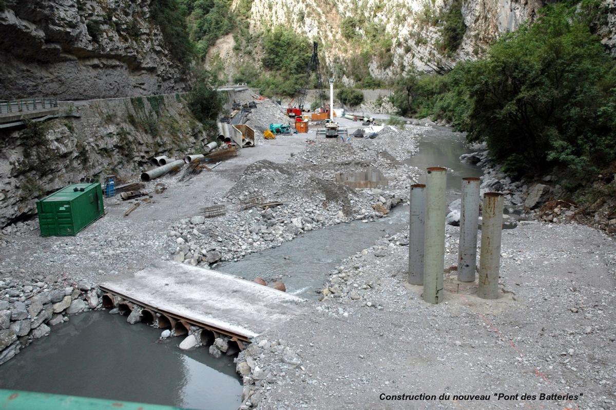 Fiche média no. 67045 UTELLE & TOURNEFORT (06, Alpes-Maritimes) – Nouveau « Pont des Batteries », construction du nouveau pont, forage et bétonnage des pieux de fondation