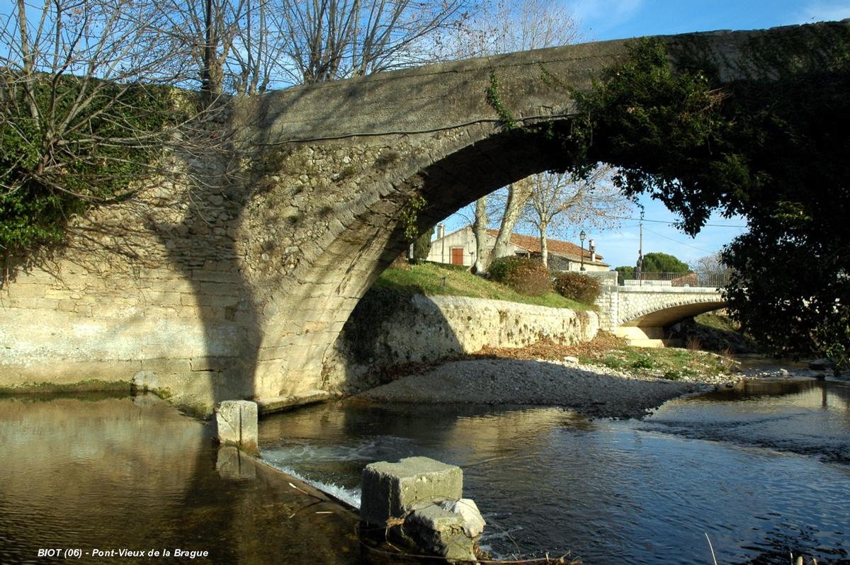 BIOT (06, Alpes-Maritimes) – Pont-Vieux de Saint-Jean, pont du 17e siècle, sur la Brague 