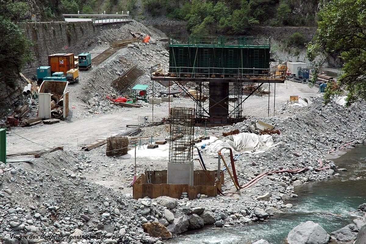 UTELLE & TOURNEFORT (06, Alpes-Maritimes) – Nouveau « Pont des Batteries », construction des piliers du viaduc 