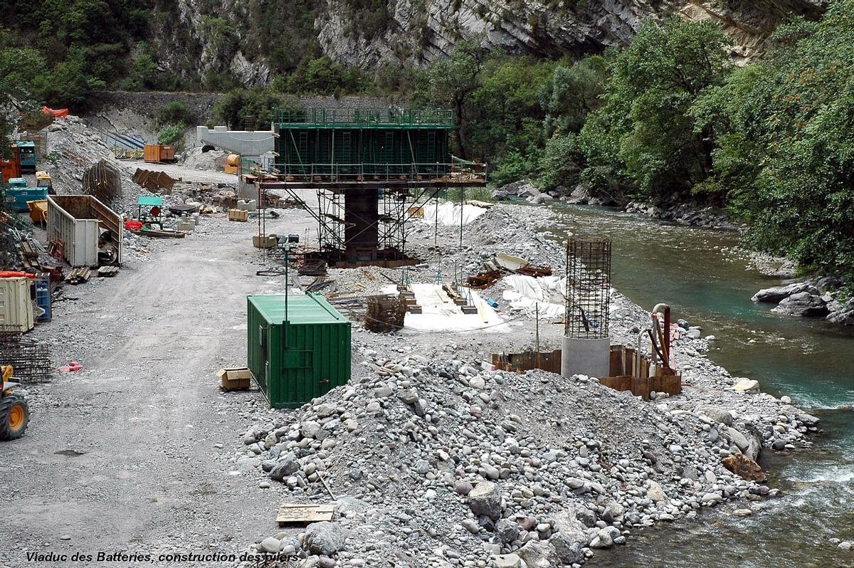 UTELLE & TOURNEFORT (06, Alpes-Maritimes) – Nouveau « Pont des Batteries », construction des piliers du viaduc 