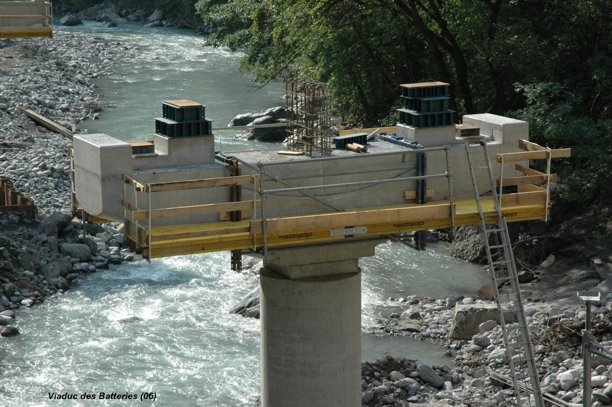 UTELLE & TOURNEFORT (06, Alpes-Maritimes) – Nouveau « Pont des Batteries », chevêtre et pilier P4 prêts pour la pose des poutres 