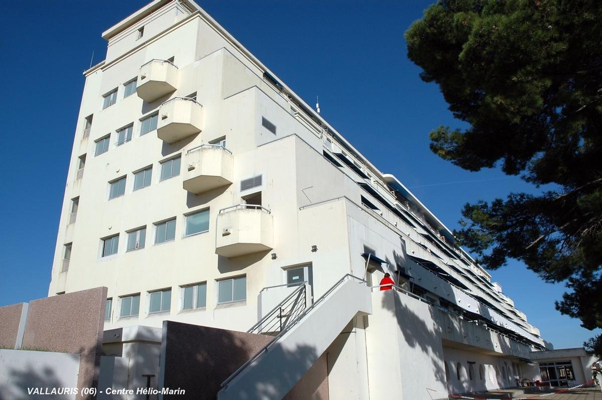 Fiche média no. 75447 CENTRE HELIO-MARIN de VALLAURIS (06, Alpes-Maritimes) – Cet ancien sanatorium a été conçu avec des grandes terrasses ensoleillées exposées plein sud