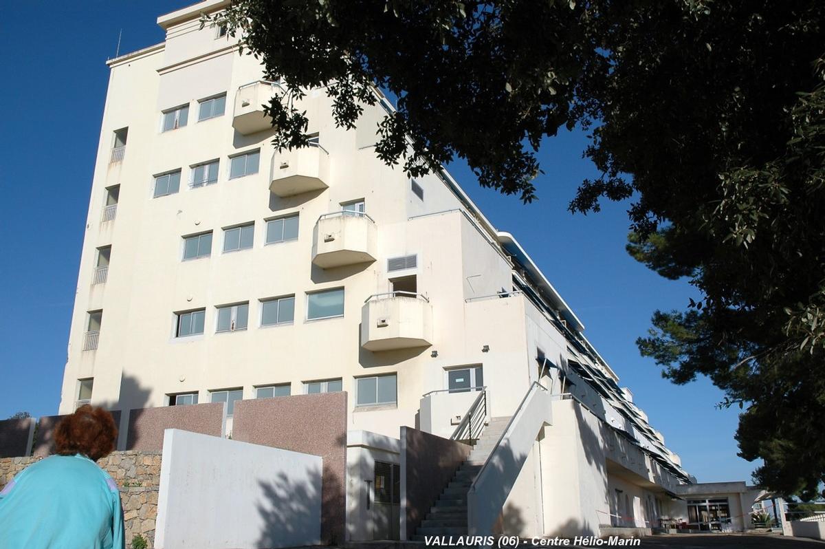 Fiche média no. 75450 CENTRE HELIO-MARIN de VALLAURIS (06, Alpes-Maritimes) – Cet ancien sanatorium a été conçu avec des grandes terrasses ensoleillées exposées plein sud