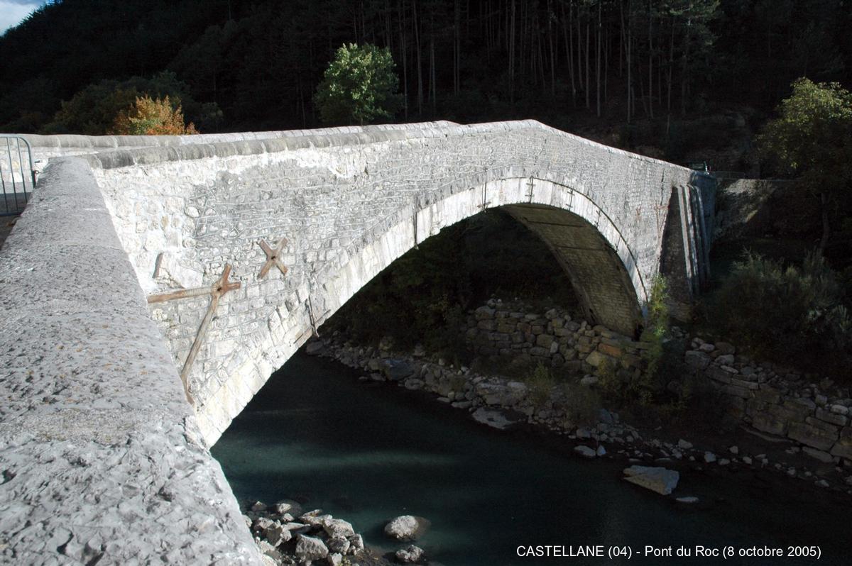 CASTELLANE (04) – Pont du Roc, sur le Verdon (hors service) 