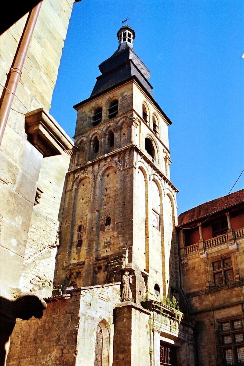 Sarlat-la-Canéda (24200, Dordogne, Aquitaine) - Cathédrale Saint-Sacerdos, le clocher construit aux 16e et 17e siècles Sarlat-la-Canéda (24200, Dordogne, Aquitaine) - Cathédrale Saint-Sacerdos , le clocher construit aux 16e et 17e siècles