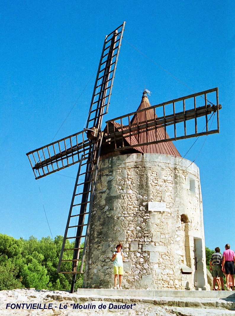 FONTVIEILLE (13, Bouches-du-Rhône) - Le « Moulin de Daudet » 