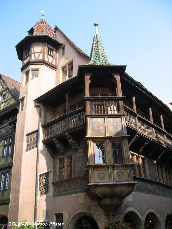 Fiche média no. 74080 COLMAR (68, Haut-Rhin) - Maison PFISTER, d'époque Renaissance cette maison construite en 1537 est typiquement alsacienne. La tourelle à pans coupés enferme l'escalier