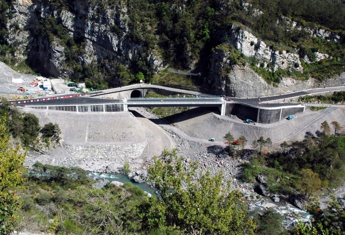 VALDEBLORE (06420, Alpes-Maritimes) – Pont sur le vallon de Bramafan, vue d'ensemble de l'ouvrage 