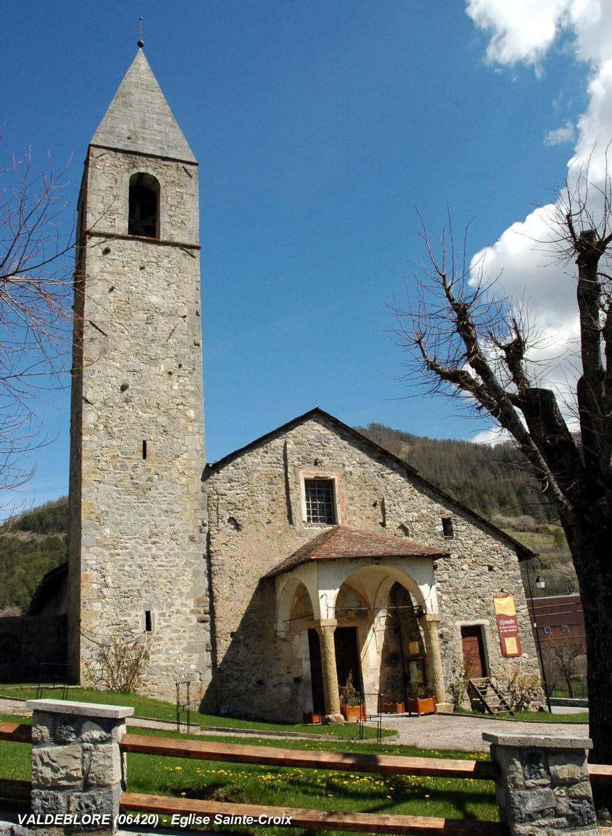 VALDEBLORE (06420, Alpes-Maritimes) – Eglise de la Sainte-Croix, le clocher détruit par un séisme est de construction plus récente 
