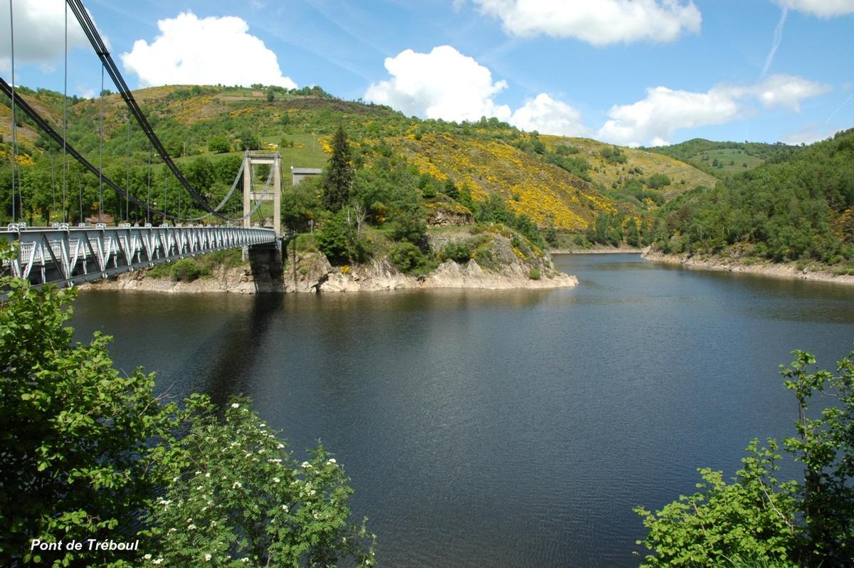 Fiche média no. 112942 Pont de TREBOUL sur la Dordogne (lac de retenue du barrage de Sarrans) entre Sainte-Marie (15230, Cantal) et Lieutadès (15110, Cantal), mise en service:1935