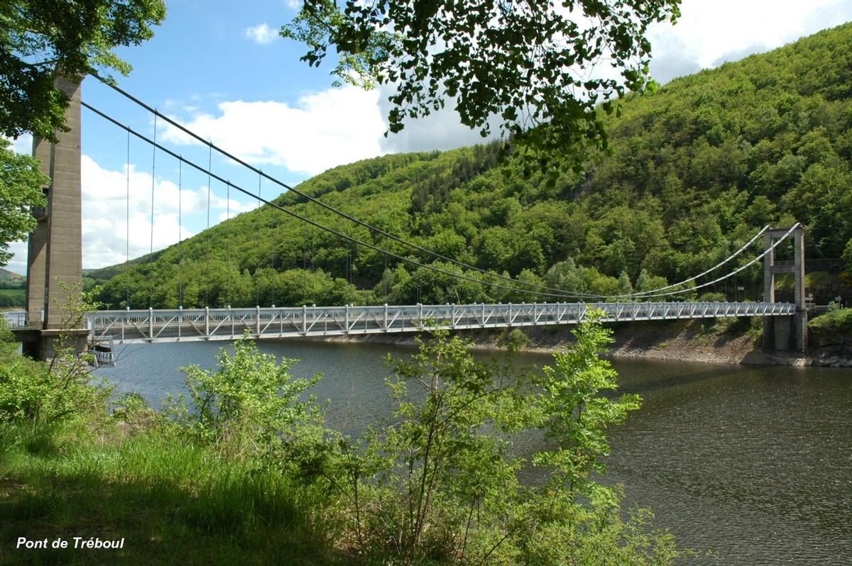 Fiche média no. 112948 Pont de TREBOUL sur la Dordogne (lac de retenue du barrage de Sarrans) entre Sainte-Marie (15230, Cantal) et Lieutadès (15110, Cantal), mise en service:1935